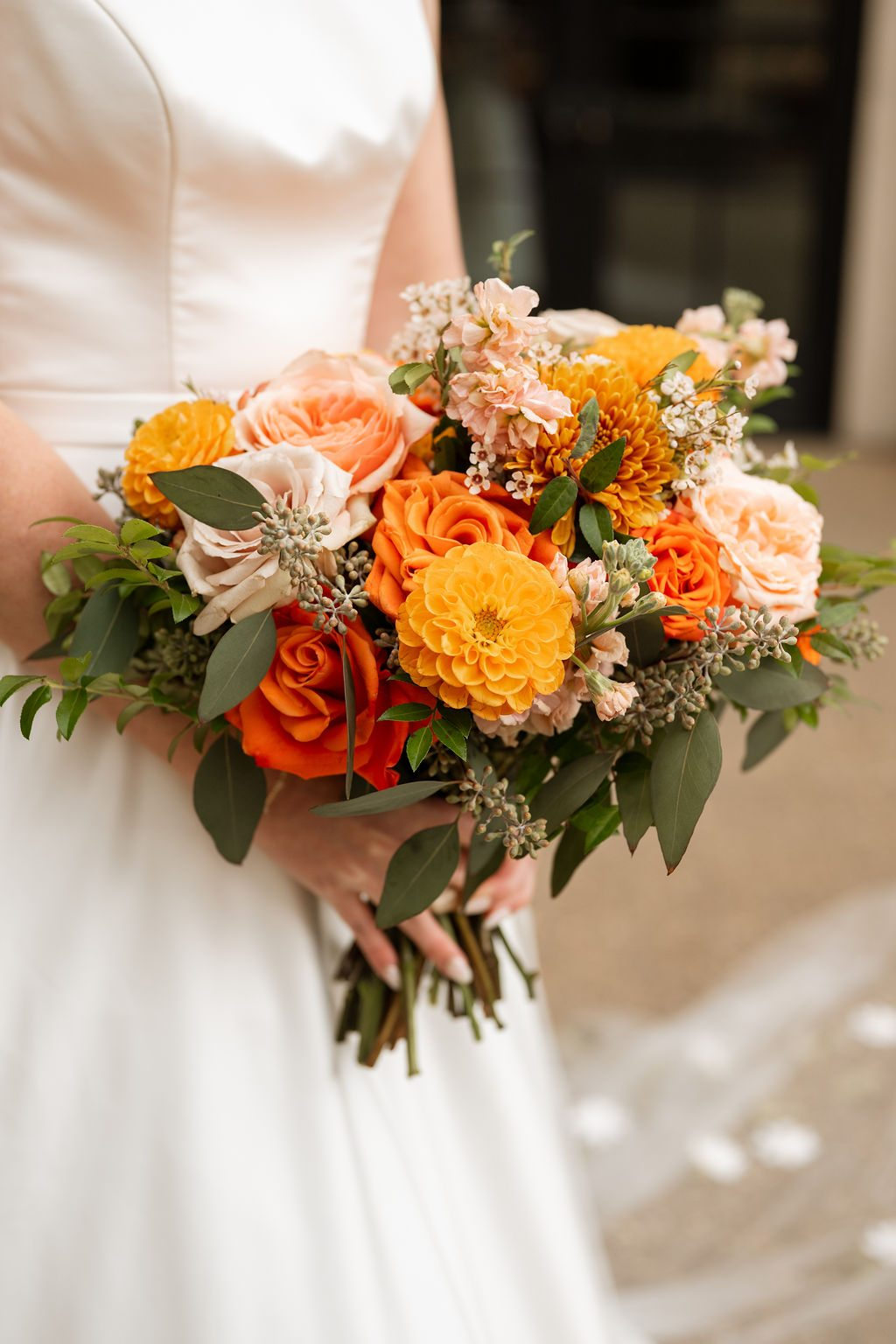 silver oaks chateau dahlia wedding bouquets